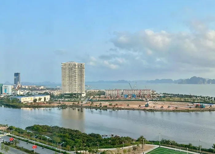 Căn hộ Greenbay Premium Bay *